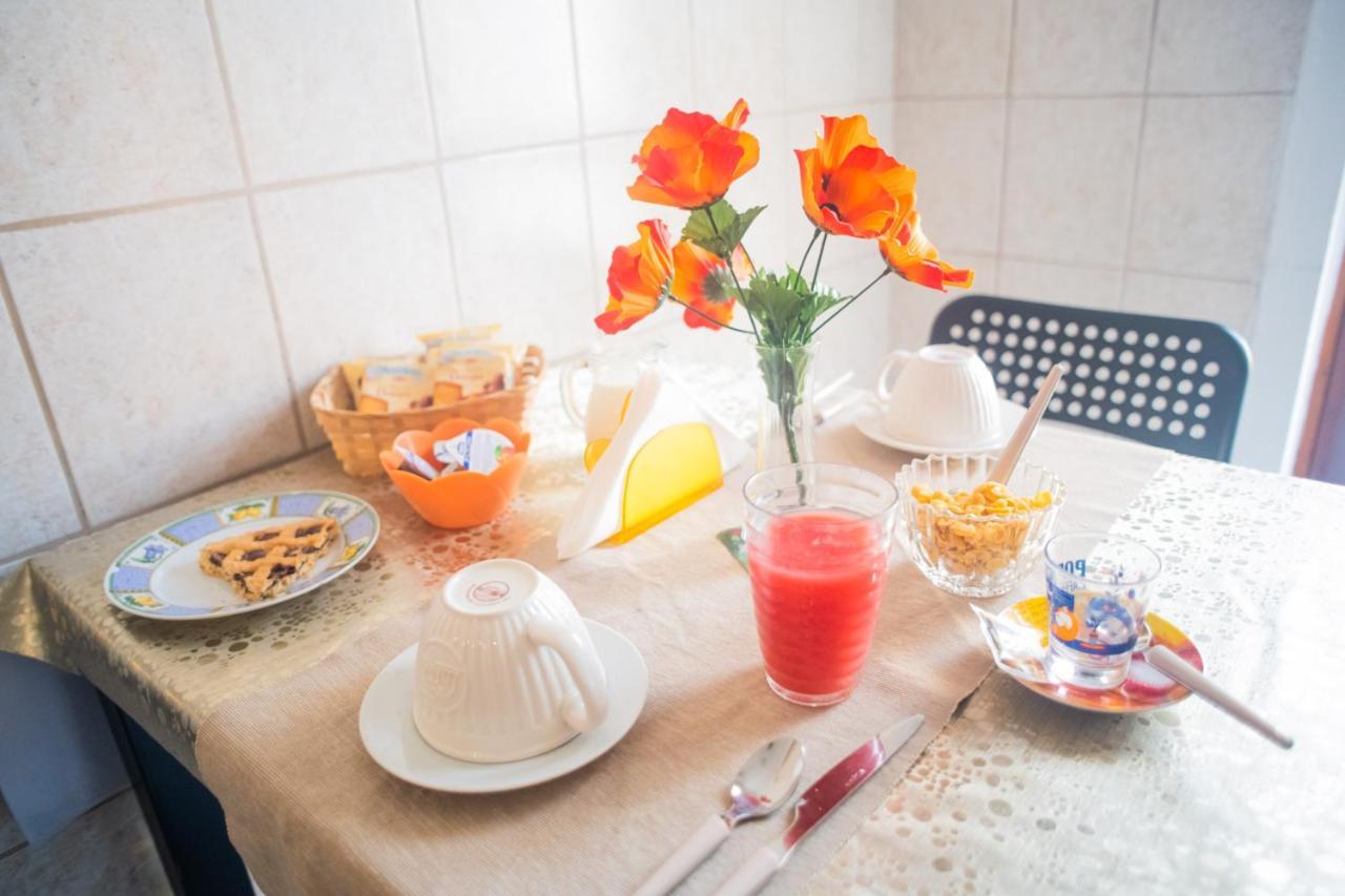B&B Italo House Opera Ngoại thất bức ảnh