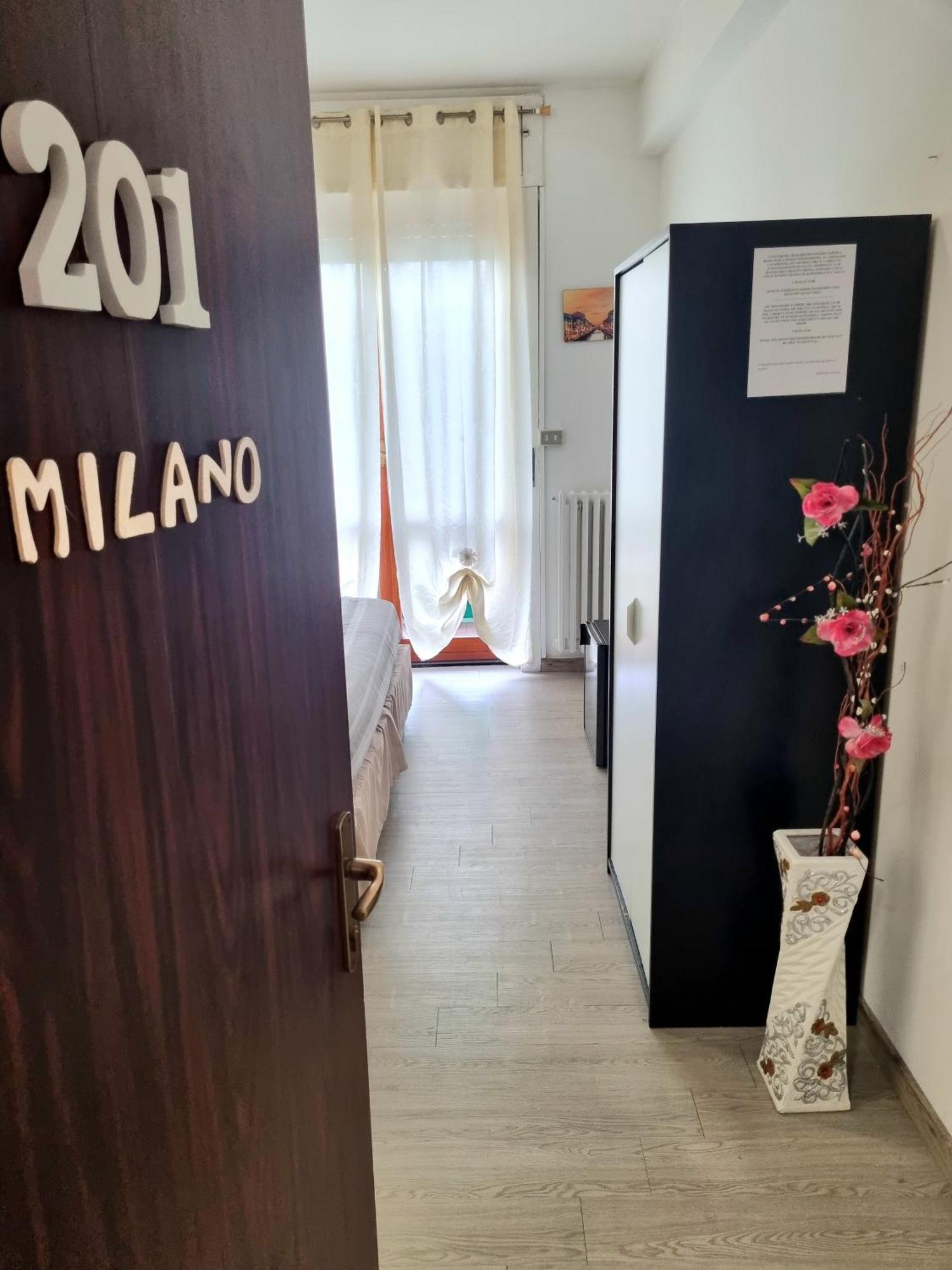B&B Italo House Opera Ngoại thất bức ảnh