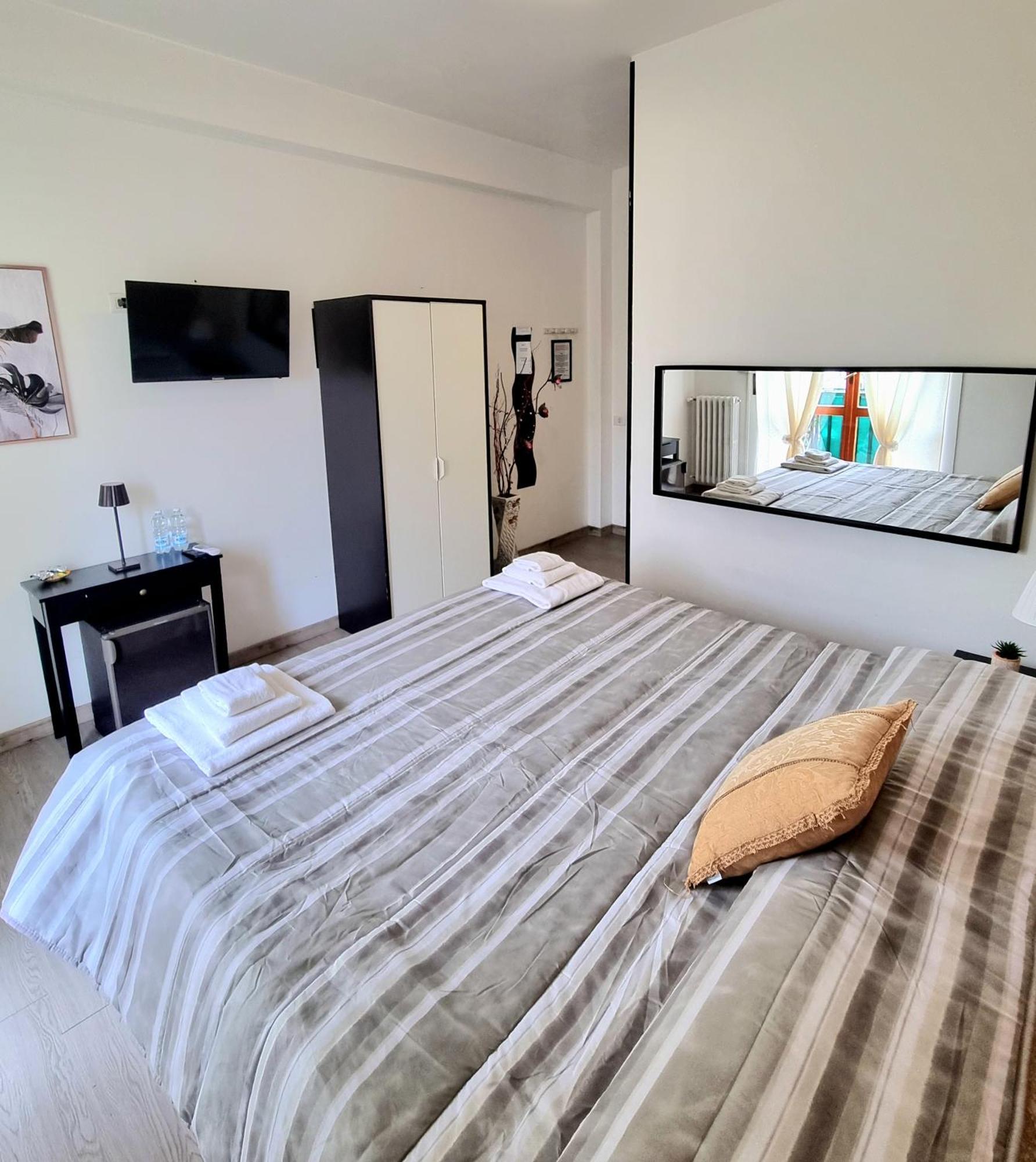 B&B Italo House Opera Ngoại thất bức ảnh