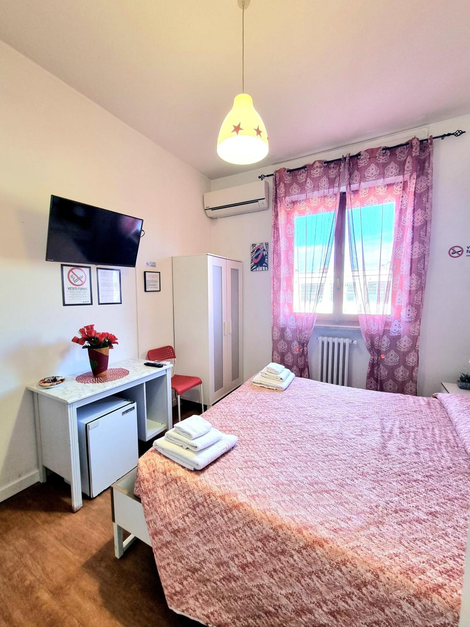B&B Italo House Opera Phòng bức ảnh