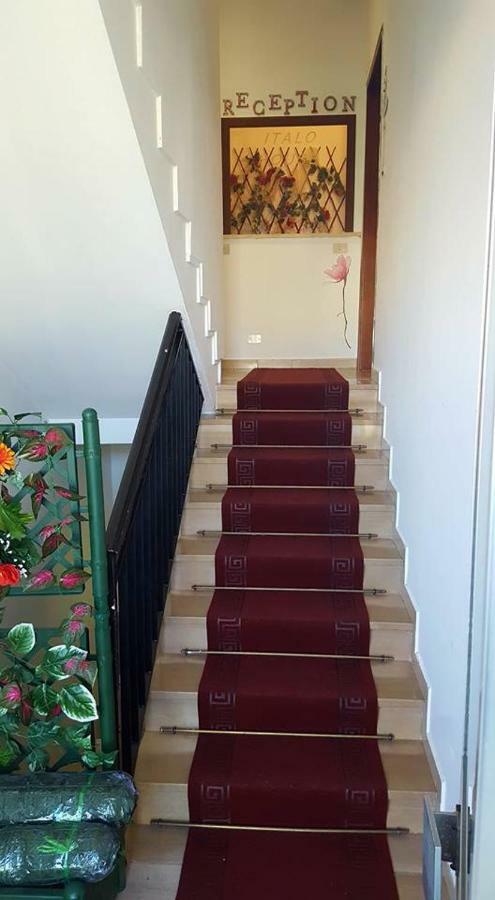B&B Italo House Opera Ngoại thất bức ảnh